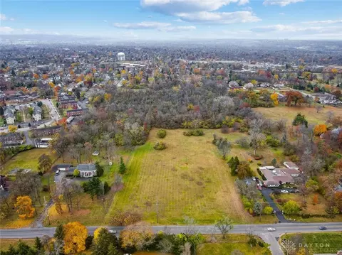 630 W Siebenthaler Ave, Dayton, OH 45405