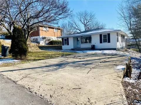 2817 Prospect Dr, Bath, OH 45324