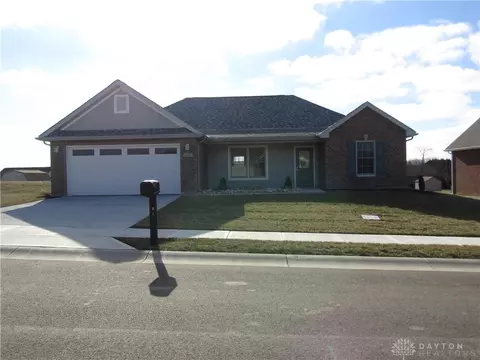 215 Goldenrod Dr, Eaton, OH 45320