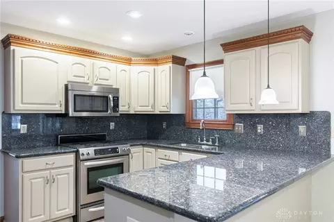 1876 Willow Lakes Dr, Springfield, OH 45502 photo 5