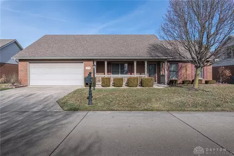 1876 Willow Lakes Dr, Springfield, OH 45502 photo 1