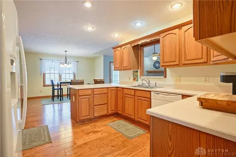 2325 Kaffenbarger Ct, Springfield, OH 45504 photo 9