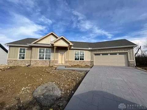 2834 Black Oak Ct, Beavercreek, OH 45431