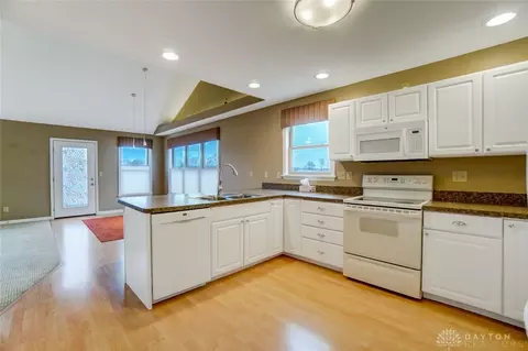 278 Hampton Trl, Springfield, OH 45502 photo 6