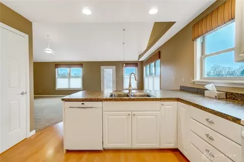 278 Hampton Trl, Springfield, OH 45502 photo 5