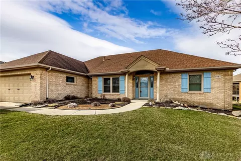 1947 N Regent Park Dr, Bellbrook, OH 45305