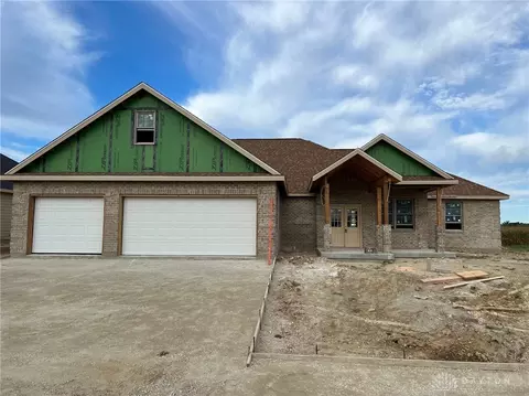 955 Rosenthal Dr, Tipp City, OH 45371