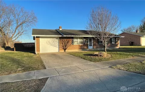 205 Indian Hill Dr, Gratis, OH 45330 photo 3