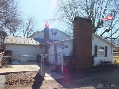 216 Walnut Ln, Palestine, OH 45352