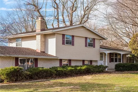 195 Davis Ave, Enon, OH 45323 photo 4