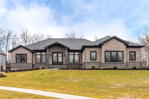 578 Christopher Dr, Sugarcreek Township, OH 45458