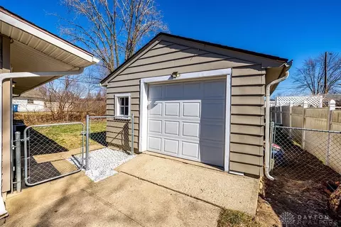 5533 Sharp Rd, Dayton, OH 45432 photo 2