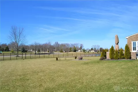 300 Birch Brook Ct, Dayton, OH 45458 photo 4
