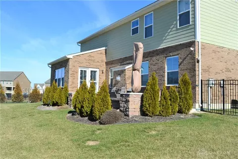 300 Birch Brook Ct, Dayton, OH 45458 photo 3