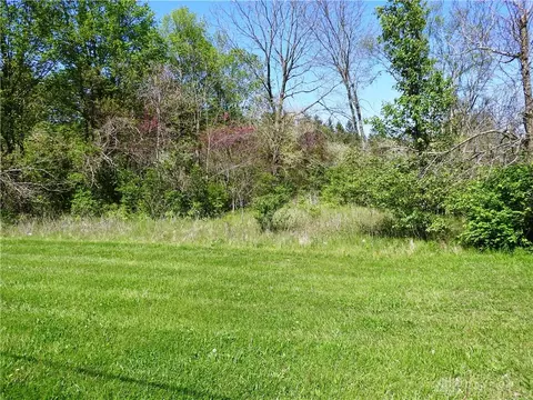 12329 S Wolf Creek Pike, Brookville, OH 45309