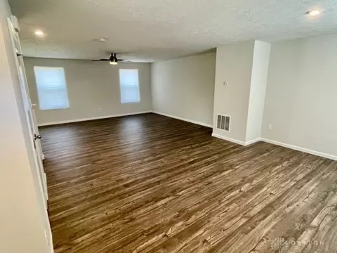 213 S Tuttle Rd, Springfield, OH 45505 photo 3