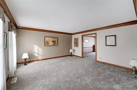 1854 Appian Way, Springfield, OH 45503 photo 8
