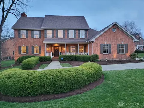 1560 Waterbury Woods Dr, Dayton, OH 45458