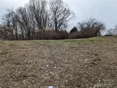 1595 Karr St, Springfield, OH 45503 photo 2