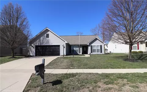 9112 Jasmine Dr, Tipp City, OH 45371