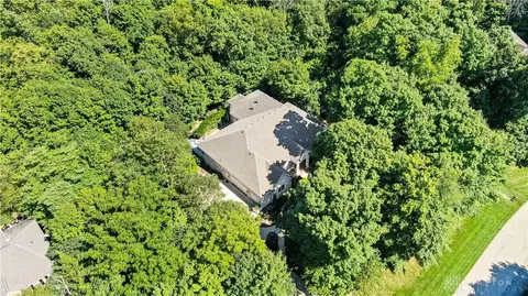 7570 Deep Woods Ct, Springboro, OH 45066 photo 2