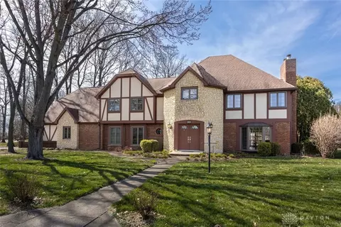 2820 Broken Woods Dr, Troy, OH 45373