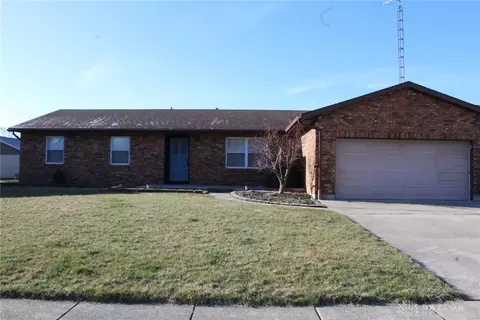 914 Windsor Cir, Celina, OH 45822 photo 2