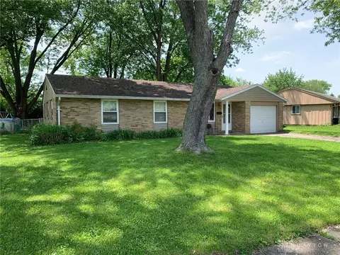 513 Caldwell Cir, New Carlisle, OH 45344