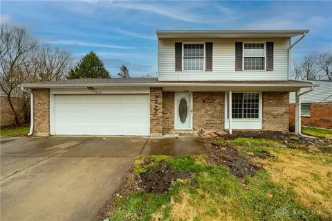 7877 Rustic Woods Dr, Huber Heights, OH 45424