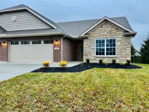 912 Horseshoe Falls Dr, Lebanon, OH 45036