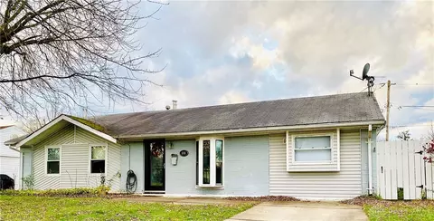 1818 Roxbury Dr, Xenia, OH 45385