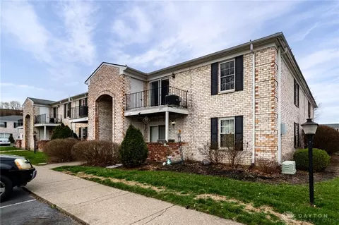 2271 Crew Cir, Dayton, OH 45439