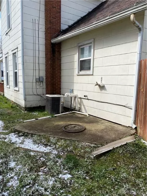 1376 W Pleasant St, Springfield, OH 45506 photo 4