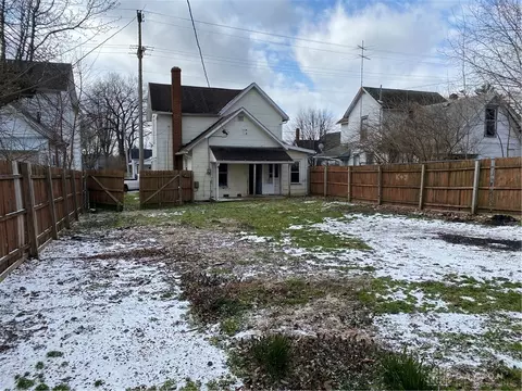 1376 W Pleasant St, Springfield, OH 45506 photo 2