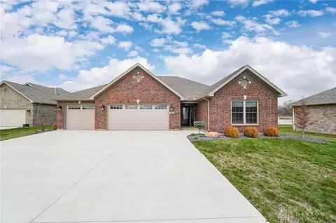 831 W Bentley Cir, Troy, OH 45373