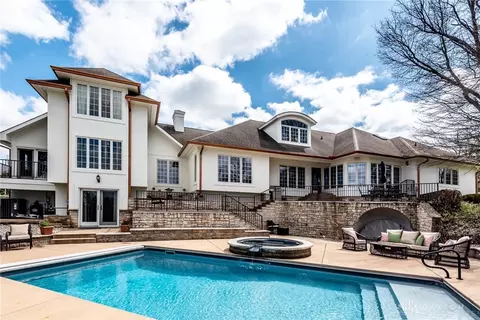 130 Hickory Ln, Lebanon, OH 45036