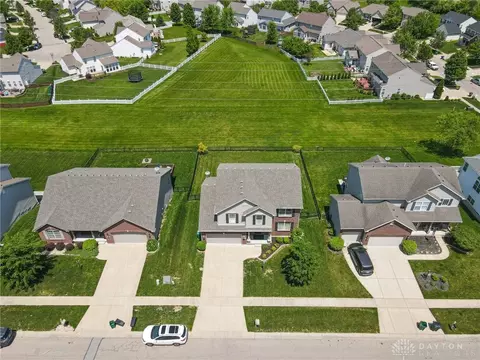 160 E Pugh Dr, Springboro, OH 45066 photo 2