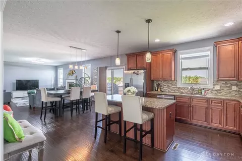 160 E Pugh Dr, Springboro, OH 45066 photo 8