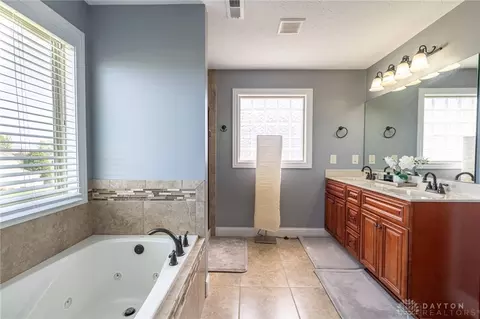 160 E Pugh Dr, Springboro, OH 45066 photo 31