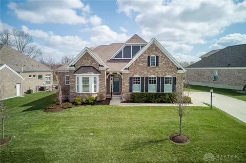 2012 Stonewater Dr, Washington Township, OH 45458