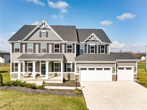 3737 Oak Creek Dr, Sugarcreek Township, OH 45440