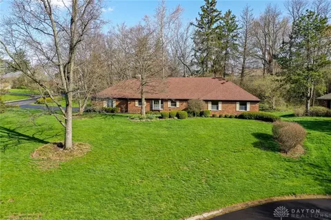 518 Woodbourne Trl, Dayton, OH 45459