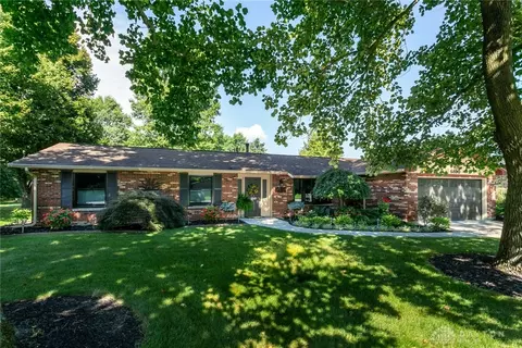 5890 Bradley Dr, Tipp City, OH 45371