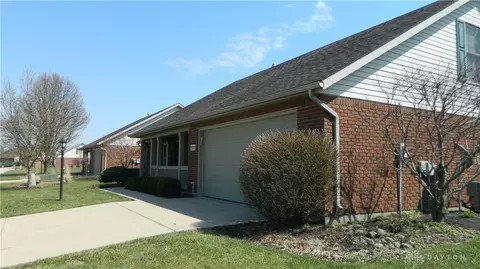 1952 Willow Lakes Dr, Springfield, OH 45502 photo 3