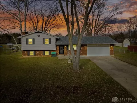 8831 Twincreek Dr, Franklin, OH 45005