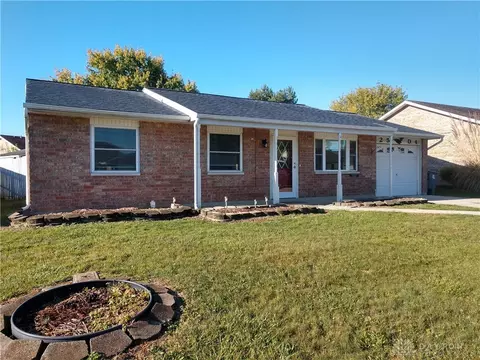 2504 New Castle Dr, Troy, OH 45373