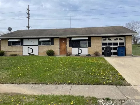 2711 Della Dr, Dayton, OH 45417