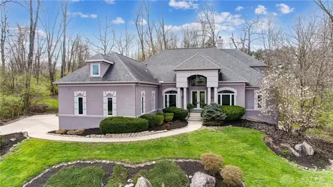 1657 Glenwood Way, Sugarcreek Township, OH 45440