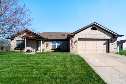 1607 Wimbledon Dr, Fairborn, OH 45324