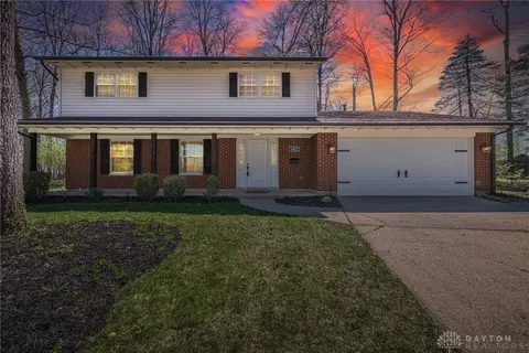 2525 Timber Oak Cir, Dayton, OH 45440